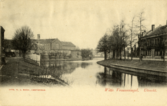 2443 Gezicht op de Stadsbuitengracht te Utrecht met rechts enkele huizen aan de Wittevrouwensingel; links een gedeelte ...